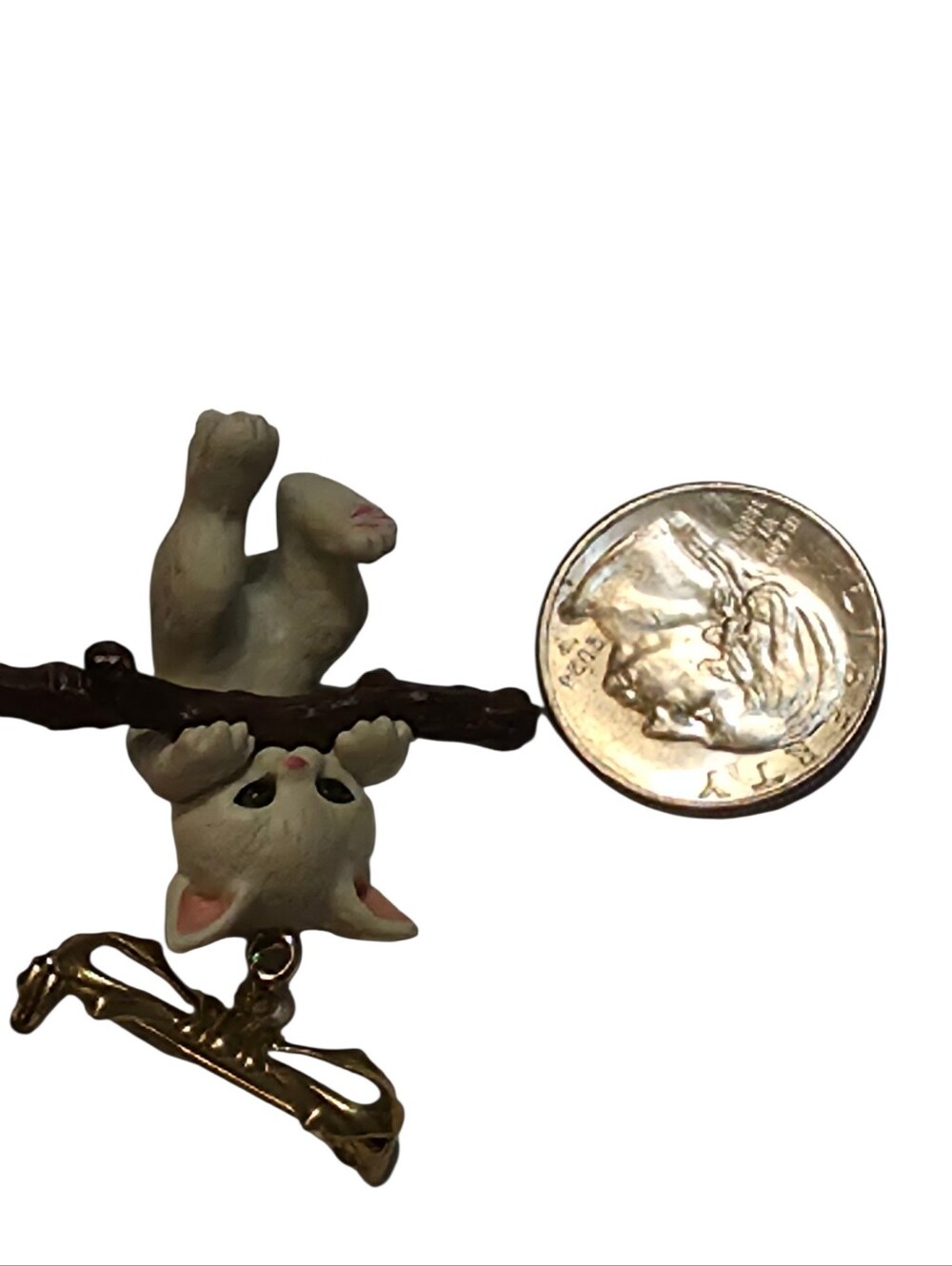 Vintage White Kitten Cat Brooch Pin Hanging on Branch Resin Gold Tone Cute - Picture 6 of 11